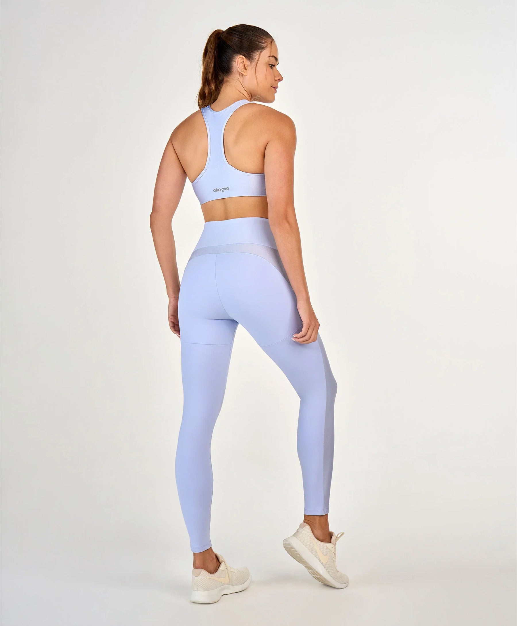 Legging Shine Recortes E Bolsos Gelo Alto Giro